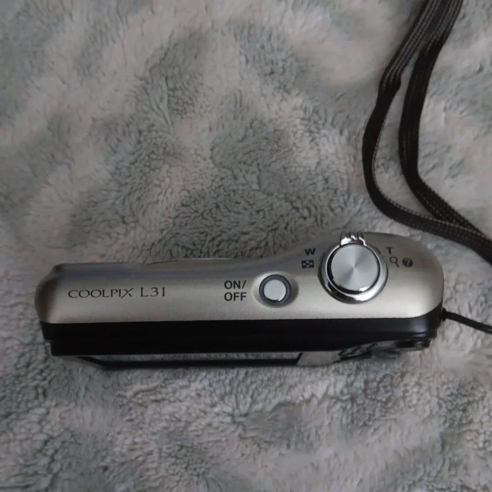Nikon COOLPIX L31 camera